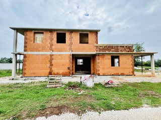 Vendita di una casa moderna in una zona tranquilla