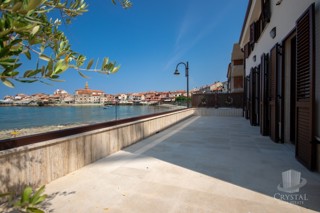 Villa lungo la costa di Umago, prima fila sul mare