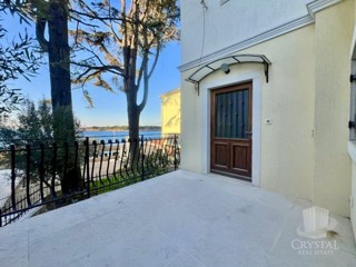 ECCEZIONALE OPPORTUNITÀ: ELEGANTE APPARTAMENTO CON VISTA MARE NEL CUORE DI NOVIGRAD!