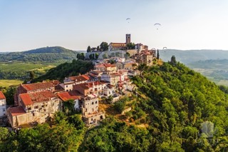 TERRENO EDIFICABILE CON VISTA SU MOTOVUN