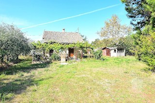 Vecchia casa in pietra vicino a Umago