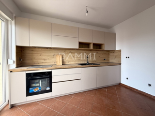 ISTRA, ROVINJ - Ampio appartamento con due camere da letto in posizione eccellente