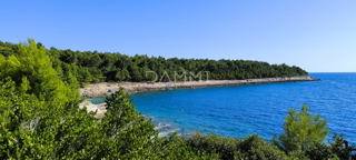 Istra, Premantura - terreno zona T3, 250 m dalla spiaggia