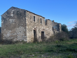 ISTRIA, BUJE - Casa con 2500m2 di terreno edificabile, vista mare VENDITA IN ESCLUSIVA