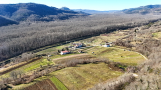 ISTRA, MOTOVUN - Terreno edificabile in posizione isolata con vista su Motovun