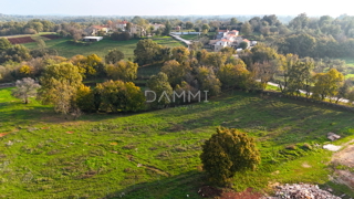 ISTRIA, ŽMINJ - Ampio terreno edificabile in una posizione tranquilla