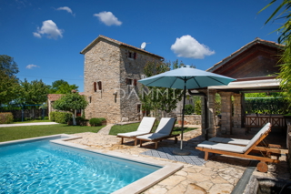 ISTRA, KANFANAR - Tradizionale casa istriana con piscina