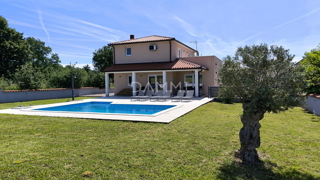 Istria. Vodnjan - villa con piscina, splendido giardino