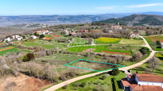 MOTOVUN, DINTORNI - Terreno edificabile di 813 m2 con vista aperta