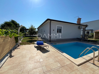ISTRIA, POREČ - CASA INDIPENDENTE CON PISCINA A 2 KM DAL MARE