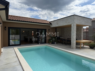 ISTRIA, ŽMINJ - Graziosa casa a un piano con piscina