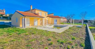 Castel! Casa indipendente con piscina e ampio giardino in costruzione!