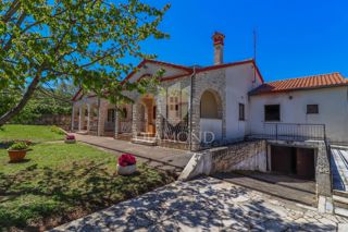 Rovigno, dintorni, bella casa con giardino vicino al mare