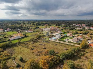 Marčana, dintorni, ampio terreno per la costruzione di diversi edifici