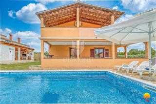 Casa, due appartamenti, garage, piscina, dintorni di Pola
