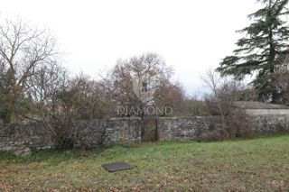 Terreno edificabile in un bellissimo villaggio nei dintorni di Rovigno