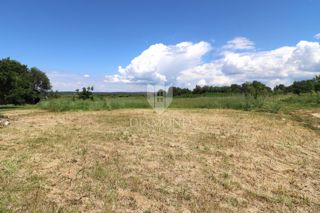 Parenzo, dintorni – Terreno edificabile di 767 m² in una posizione tranquilla