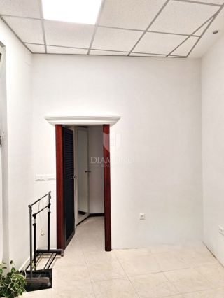 Parenzo – Spazio commerciale attraente in posizione centrale di prestigio!