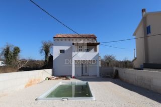 Žminj, casa recentemente ristrutturata in posizione tranquilla