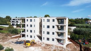 Parenzo, appartamento di nuova costruzione con giardino