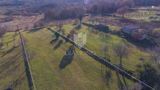 Montona, dintorni, terreno edificabile per la vostra casa!