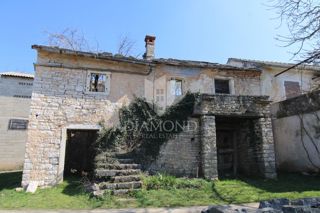 Istria centrale, dintorni, casa da adattare con ampio terreno