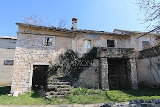 Istria centrale, dintorni, casa da adattare con ampio terreno