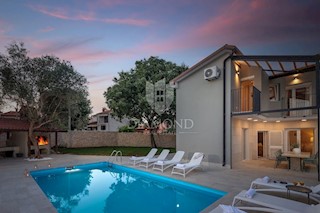 Verteneglio, dintorni! Casa di lusso con piscina!