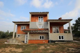 Dignano, casa Rohbau con ampio giardino