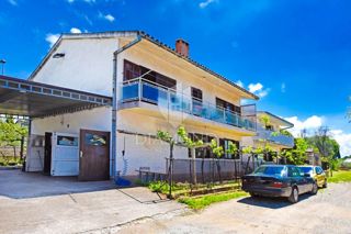 Parenzo, un'opportunità unica, una casa con tre appartamenti nella posizione più ambita!