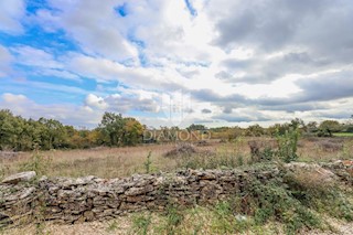 Marčana, dintorni, terreno alla fine della zona di costruzione