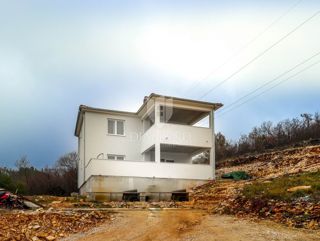 Rovigno, dintorni, ottima casa in un insediamento tranquillo