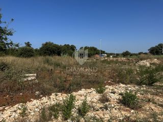 Pola, Veli Vrh, terreno edificabile per scopi commerciali e produttivi