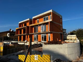 Casa bifamiliare con piscina in un nuovo edificio vicino a Parenzo