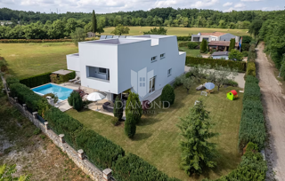 Villa di lusso con due piscine in posizione tranquilla