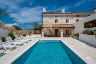 Dimora istriana ristrutturata con piscina vicino a Pola