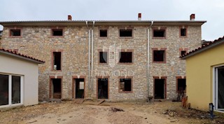 Svetvinčenat, dintorni, casa in pietra con piscina