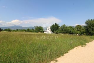 Kršan, terreno edificabile con vista aperta