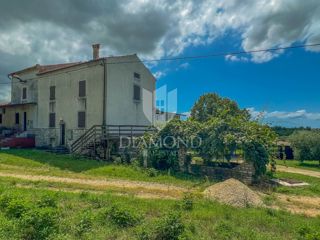 Zona di Umago, casa in pietra in una posizione tranquilla