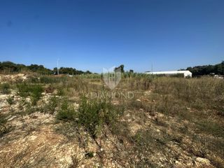 Pola, Veli Vrh, terreno edificabile per scopi commerciali e produttivi