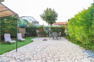 OPPORTUNITÀ! Palazzina a 200 m dal mare, Pješčana Uvala!