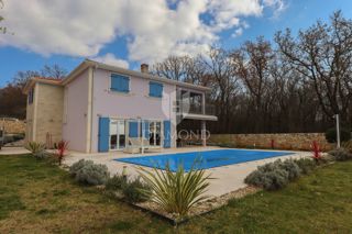 Bellissima casa con piscina, a 9 km da Rovigno, vista e tranquillità