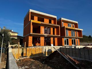 Poreč, dintorni, casa bifamiliare con piscina e vista mare