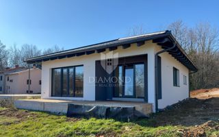 Labin, casa nuova su un unico livello in posizione top