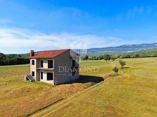 Boljun, una casa in una bella posizione con vista aperta