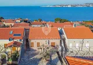 Umago, Crveni vrh! Casa con una bellissima vista sul mare!