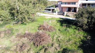 Zona di Parenzo, terreno edificabile ai margini del villaggio!