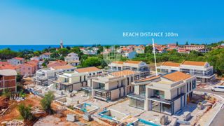 Villa con piscina a 100 metri dal mare!