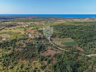 Rovigno, dintorni, ampio terreno con appezzamento di terreno