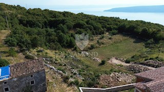 Brseč, terreno edificabile con bellissima vista sul mare 